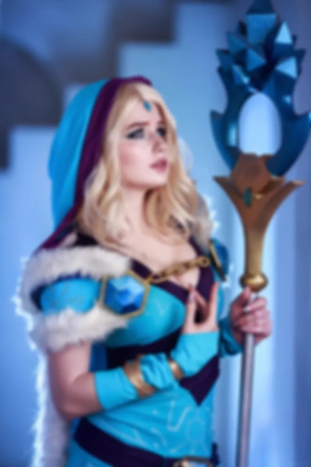 Глаза на пару сантиметров выше 😳