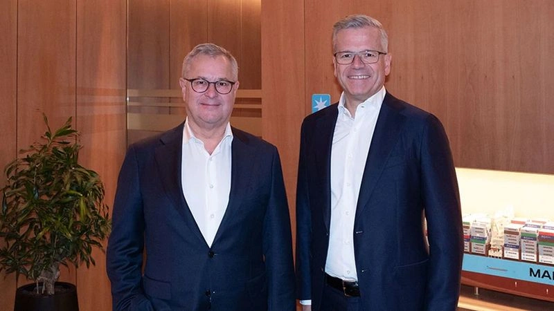 Как на ржавом борту авианосца отразились стратегические провалы Maersk и могли ли голодающие матросы стать местью Трампу за притязания на Гренландию