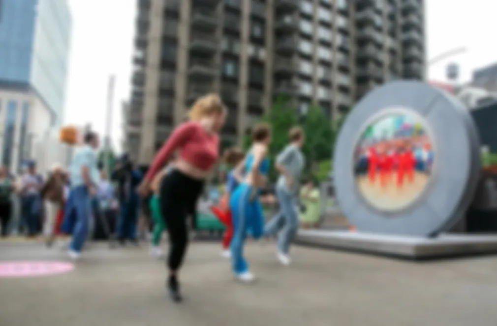 Профлюидная звезда бросает ТикТок и строит мост (18+)