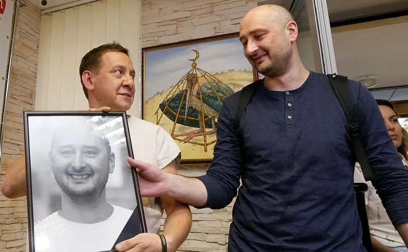 Опоссум дает уроки смелости