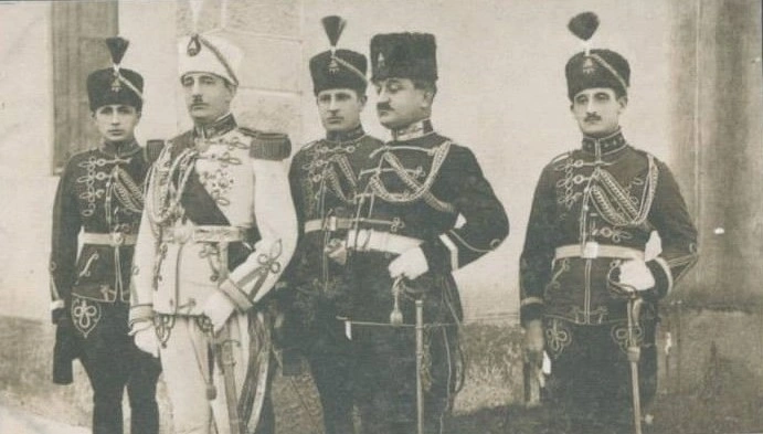 Уроки албанского. Белая гвардия свергает правительство