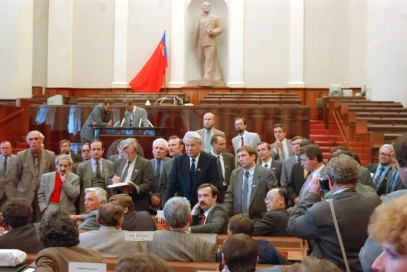День России напоминает о цене суверенитета
