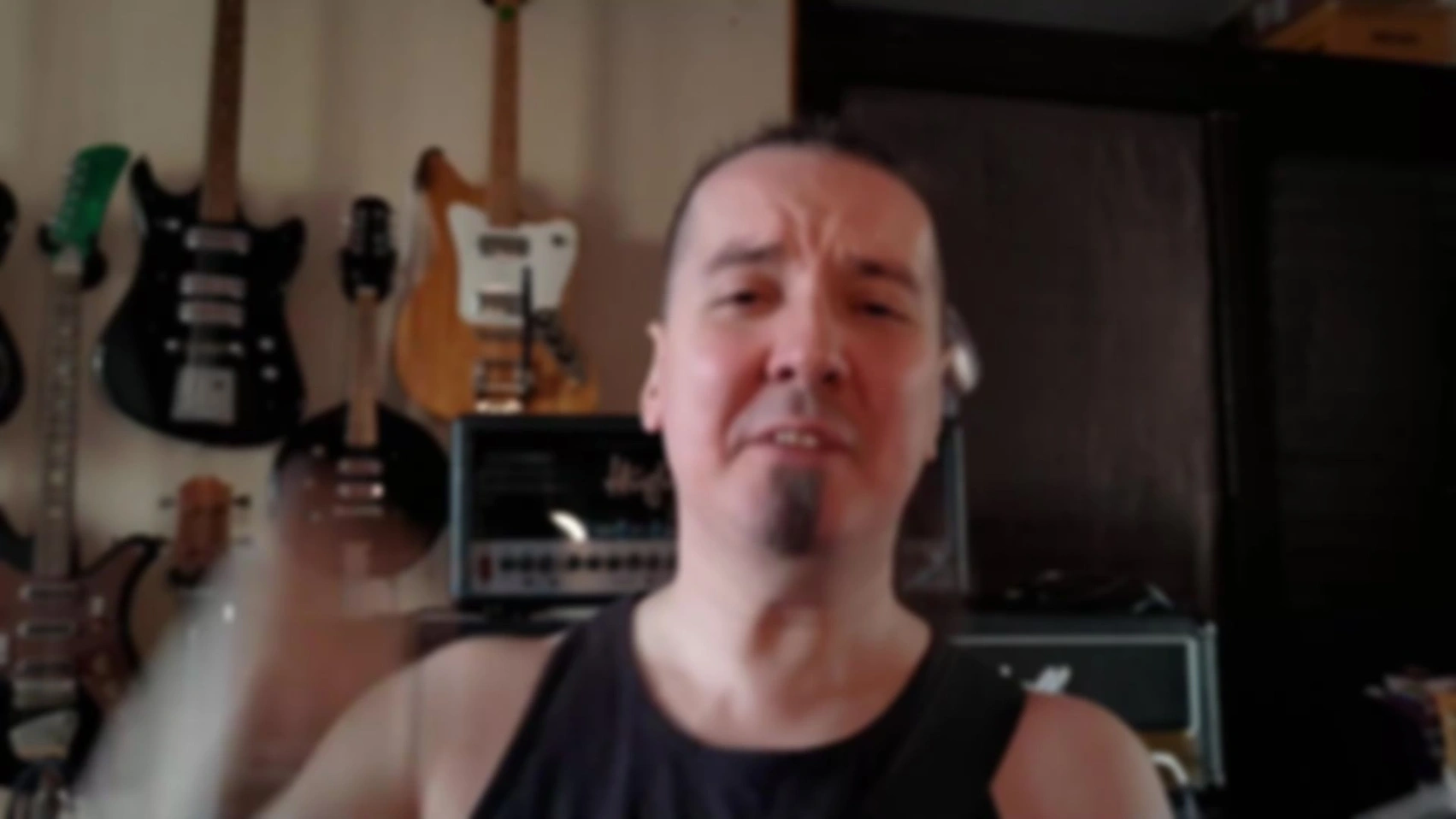 50. Отработка бендов и глиссандо с паузой. Две ноты, 90 bpm.