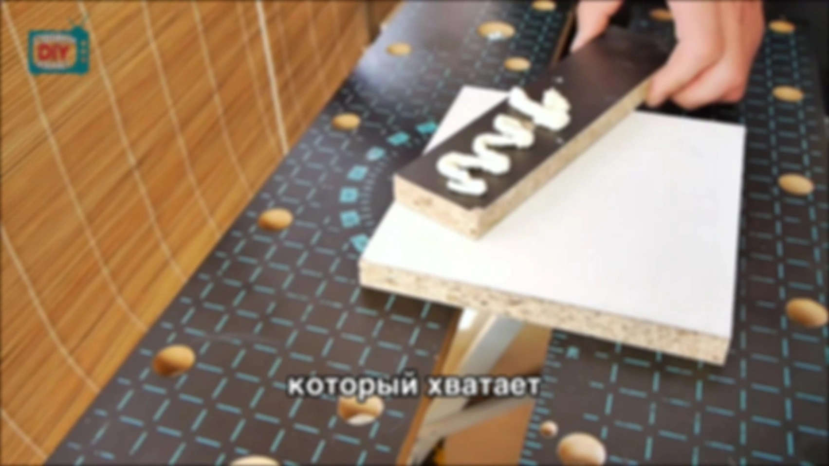 Совет № 91. Как использовать монтажную пену вместо клея.
