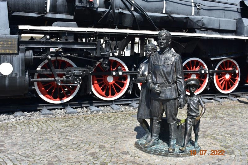 Памятник первым переселенцам в Советске