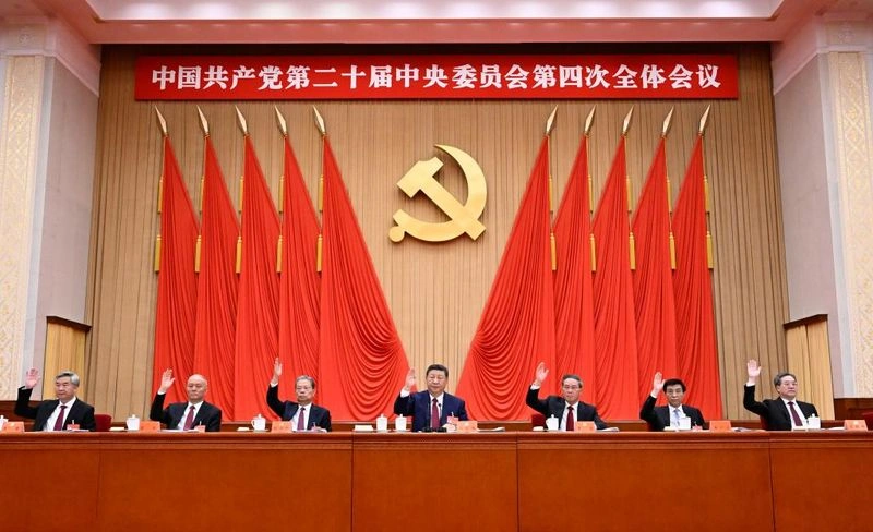 Китай против Запада: Как 4-й пленум ЦК КПК меняет мировые правила игры