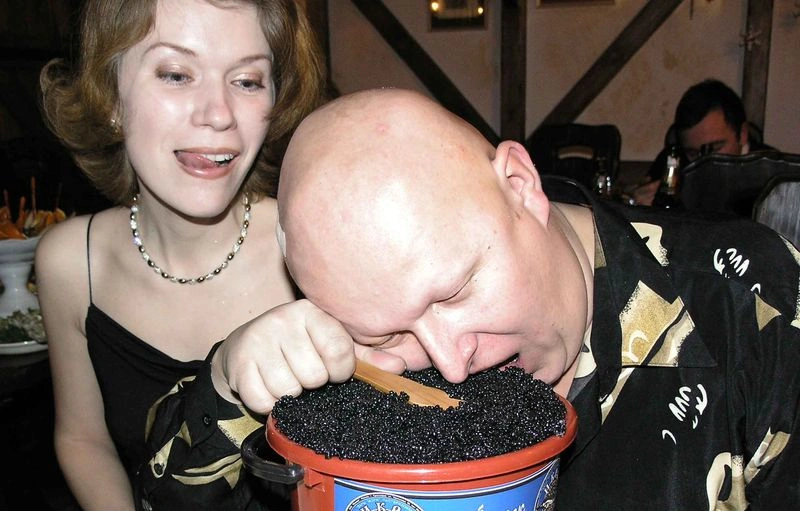 Можно ли во время войны есть черную икру? За деньги — да!