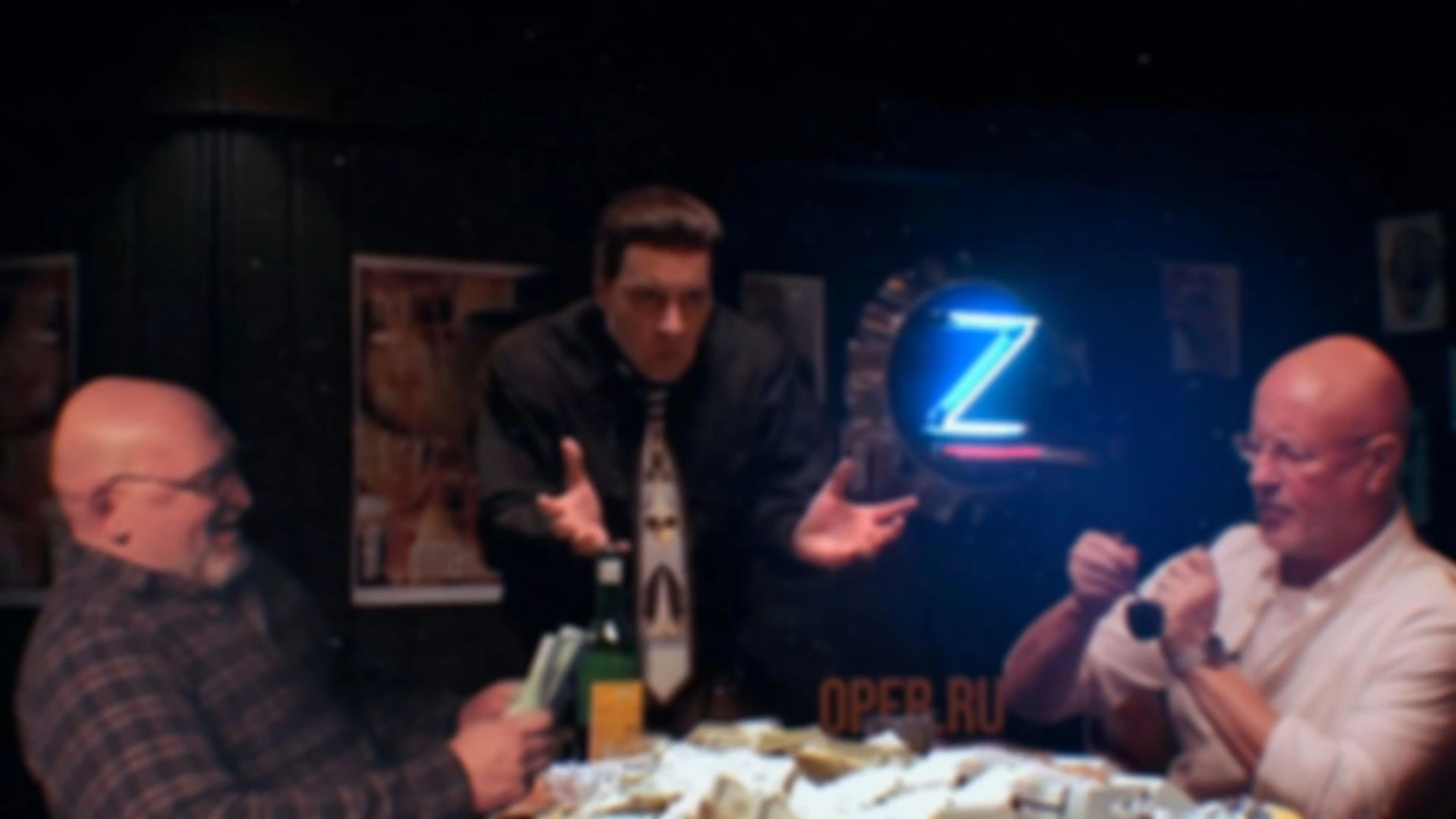 Сопрано S05E09 Неопознанные чёрные мужчины