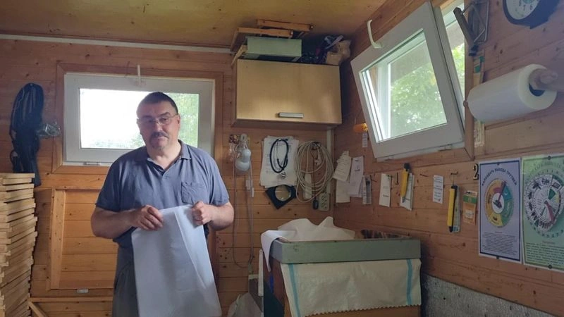 107 Как при снижении медосбора уйти от роения. И одновременно собрать прополис