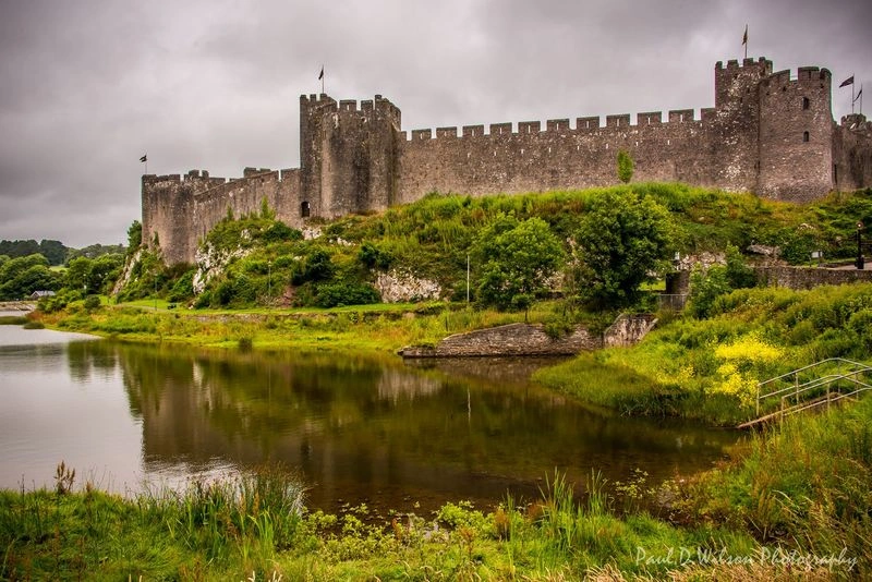 Хорошие книги о средневековых замках. А не "вот это вот всё"