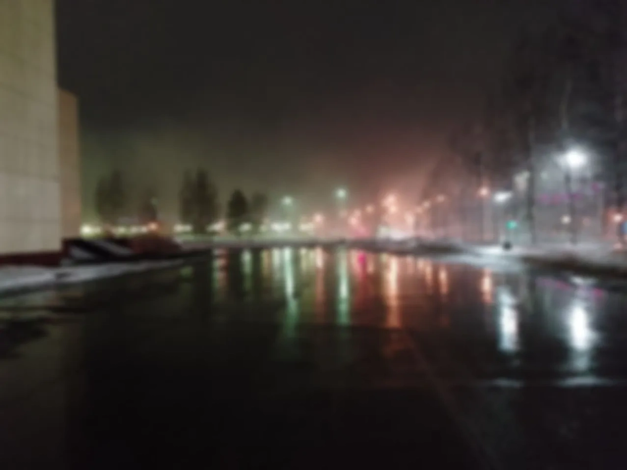 Вечерний город в тумане
