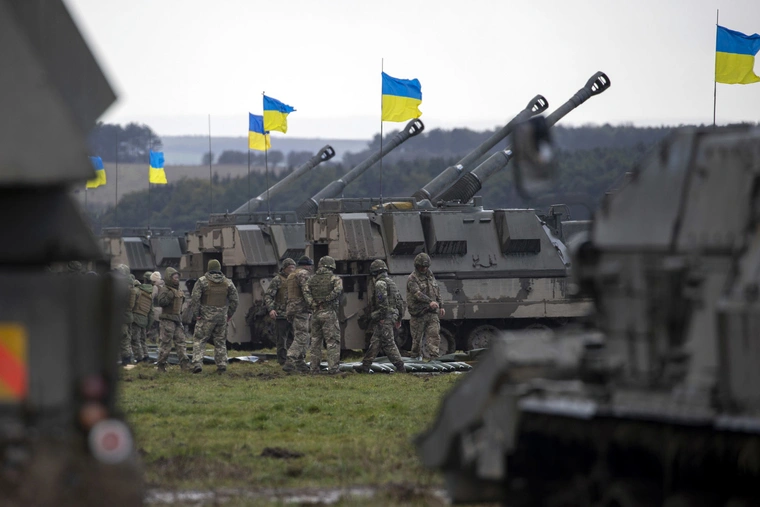 AS90 из пустыни в украинские черноземы.