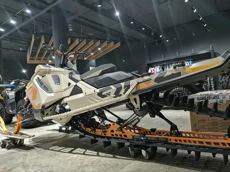 Чем снегоходы Ski-Doo отличаются от Lynx, если их собирают на одном заводе?