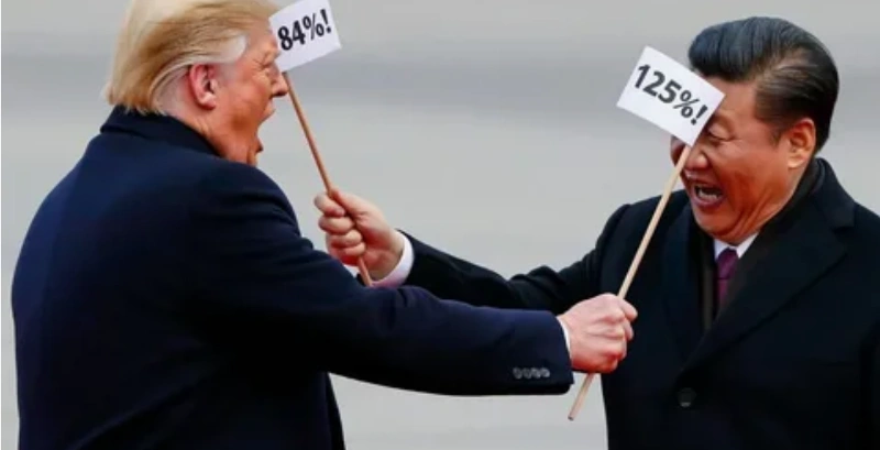 Видео: Что и зачем вытворяет Трамп?!