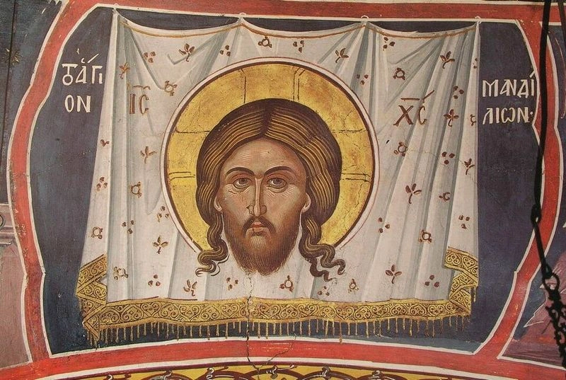 Прижизненный портрет Христа существовал.Но его не рисовал человек.Спас Нерукотворный—где он сейчас