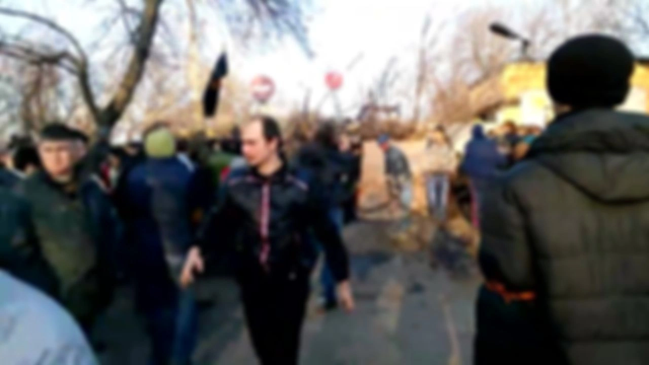 Эксклюзивное видео. Пророссийские активисты в аэродроме Краматорска.