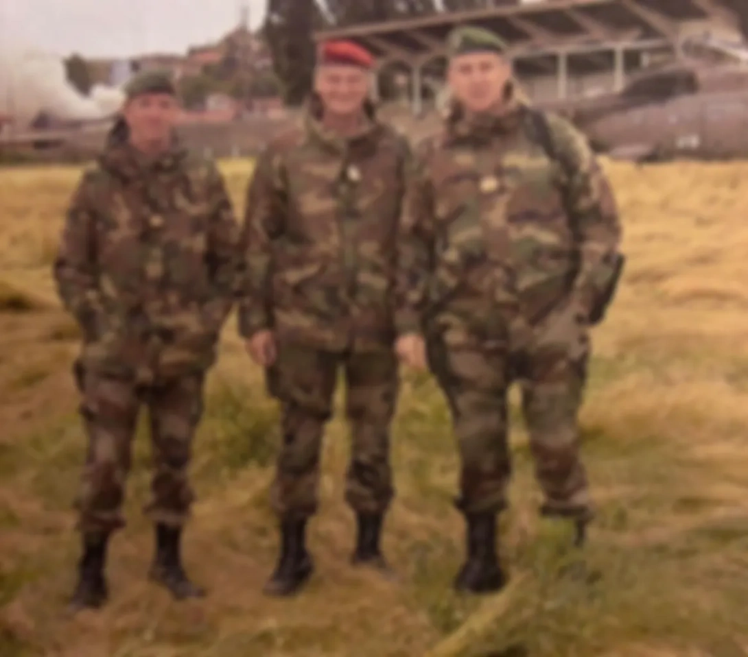 Французский офицер на защите славян.