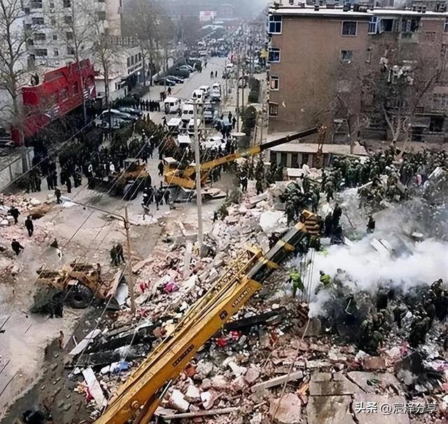 «Оглушительное насилие».