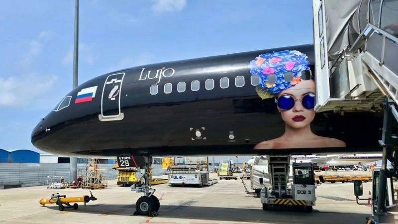 Новое видео: Boeing 757 Black Jet а/к Azur Air, рейс Мале — Москва