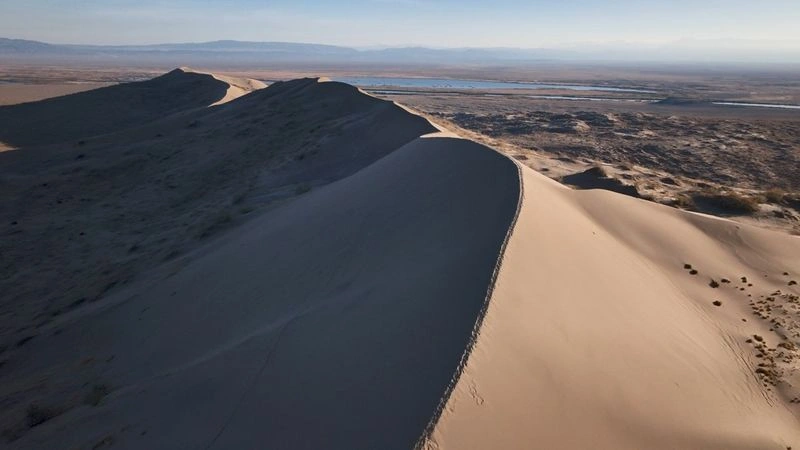 Алтын-Эмель — Поющий бархан