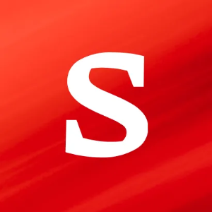 На фирменном фоне