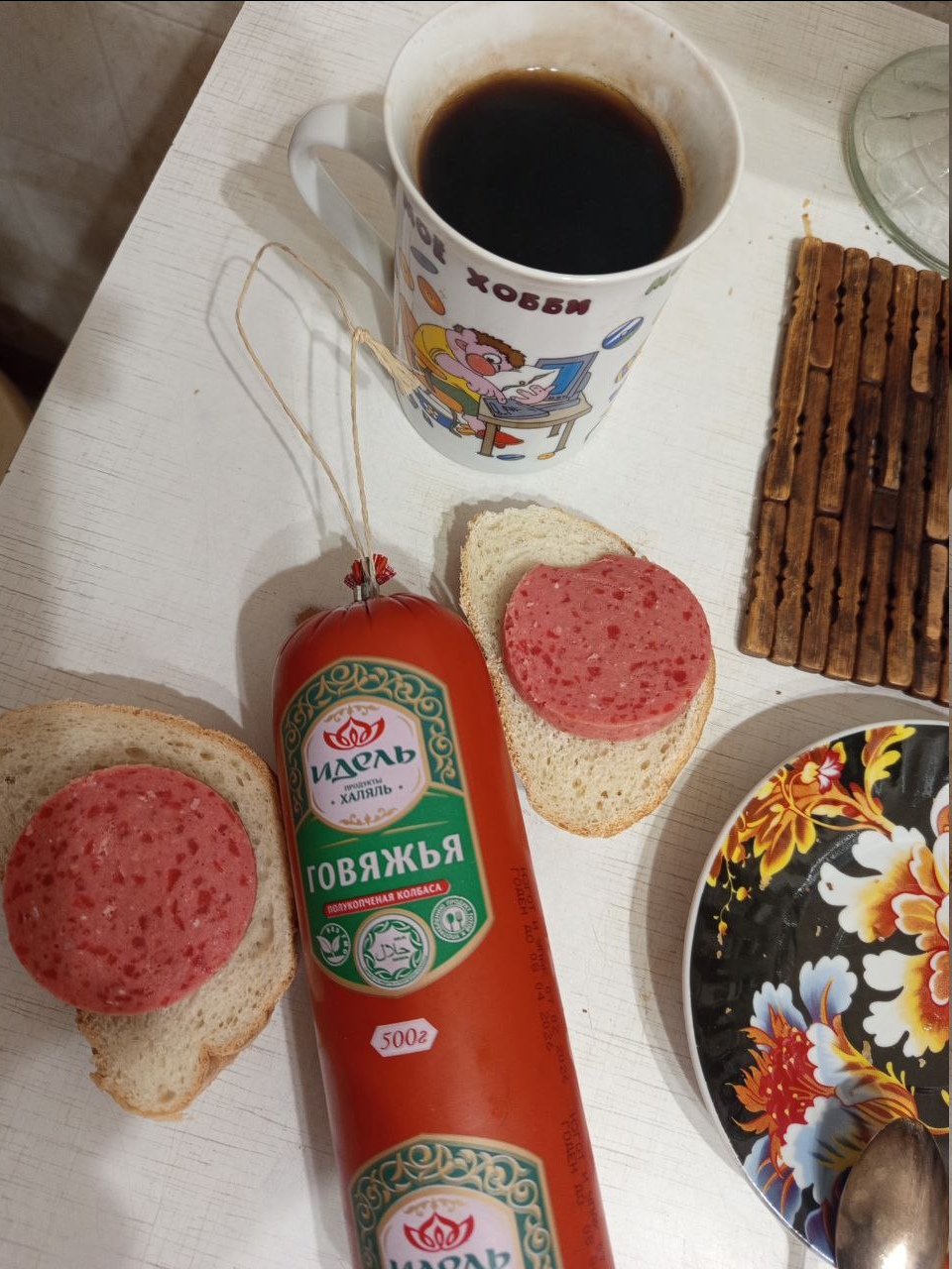 Фото автора статьи.Опять кофе и 2 бутерброда с колбасой