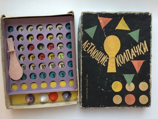 Настольная игра «Летающие колпачки»