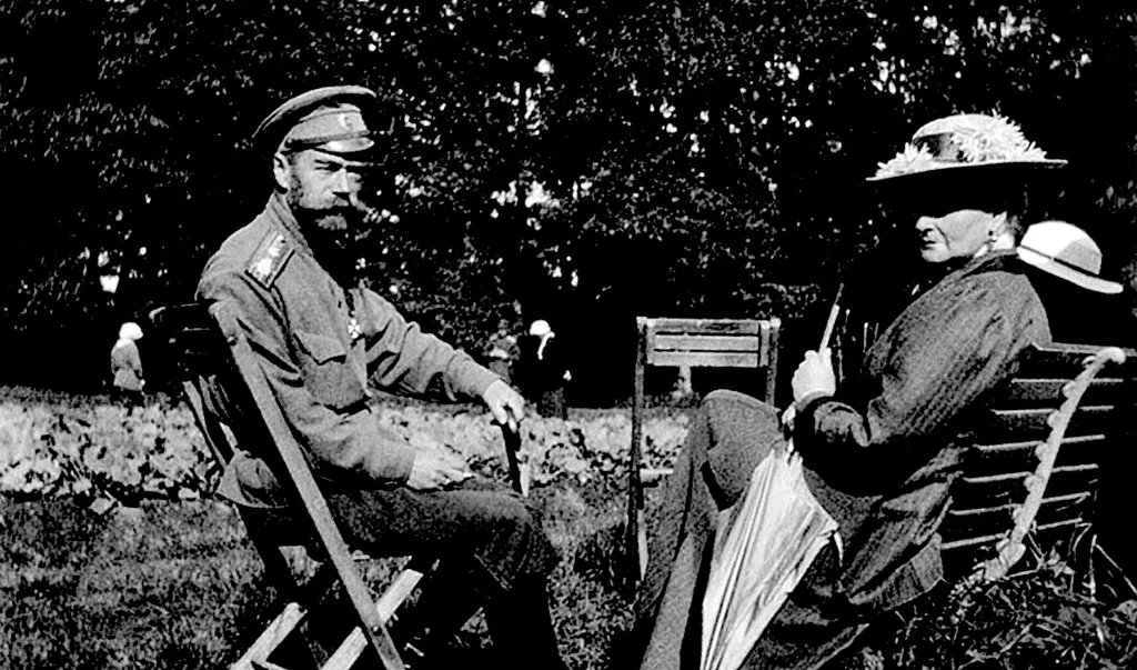 Судя по записям, он неожиданно заявил, что хотел провести остаток жизни в Крыму, в некоем почетном статусе. Драгоценное время шло, а Николай не шел ни на какие уговоры об отъезде за границу. Не поеду и все!