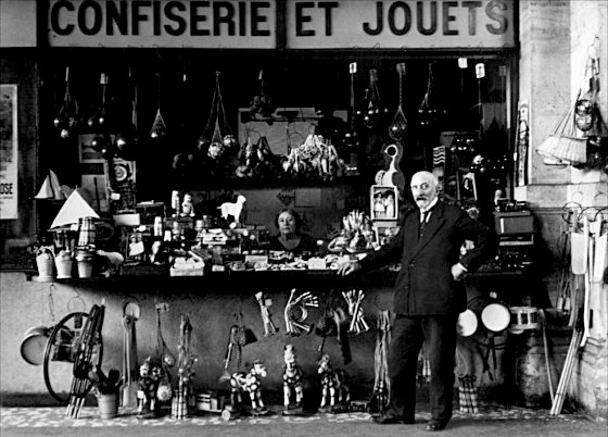 Мельес на старости зарабатывал, продавая детям конфеты и игрушки