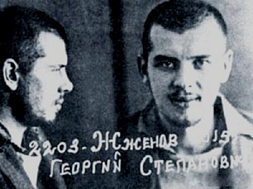 https://upload.wikimedia.org/wikipedia/commons/8/81/%D0%A4%D0%BE%D1%82%D0%BE_%D0%B8%D0%B7_%D0%BB%D0%B8%D1%87%D0%BD%D0%BE%D0%B3%D0%BE_%D0%B4%D0%B5%D0%BB%D0%B0_%D0%B7%D0%B0%D0%BA%D0%BB%D1%8E%D1%87%D1%91%D0%BD%D0%BD%D0%BE%D0%B3%D0%BE_%D0%93._%D0%A1._%D0%96%D0%B6%D1%91%D0%BD%D0%BE%D0%B2%D0%B0.jpg