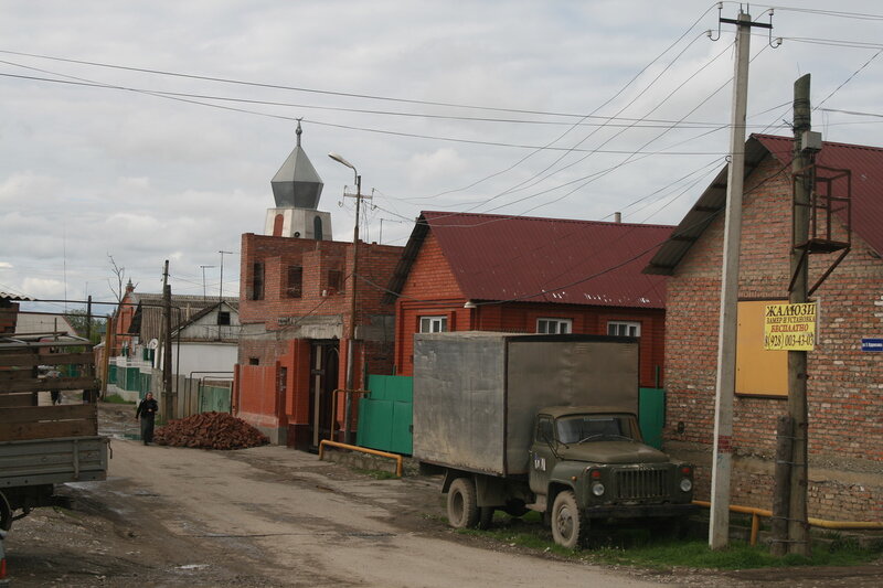Максимально типичный вид на улицу любого кавказского села
