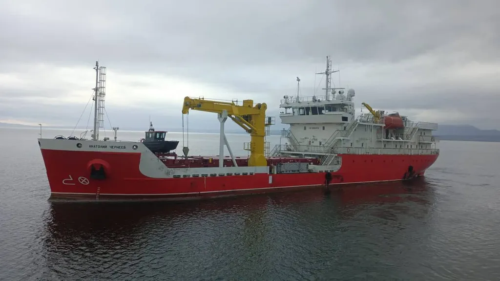 "Анатолий Чернеев" пришел из первого рейса.