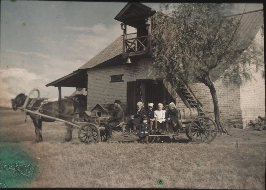 Дети Козаковы. Имение Никольское Симбирской губернии. 1910. Фото П.И. Веденисова.