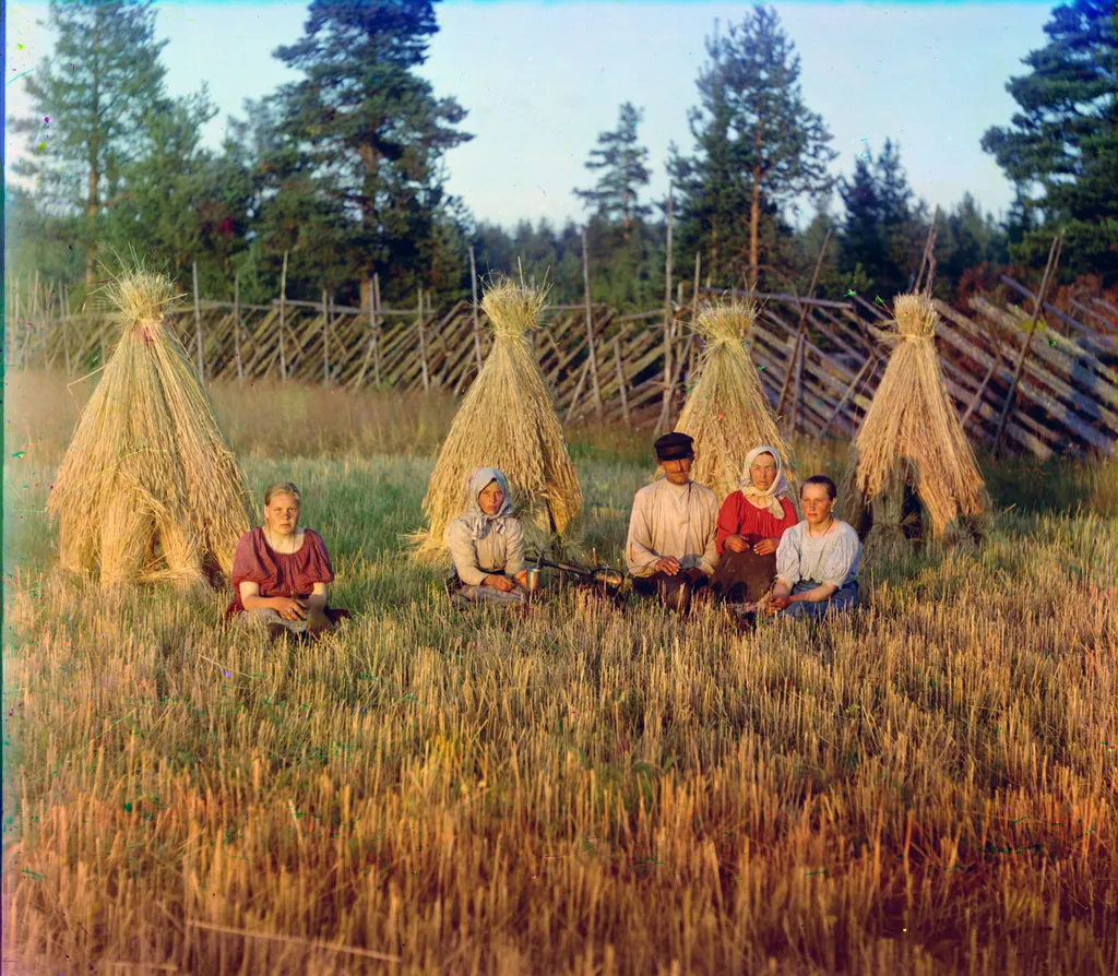 На жнитве. 1909. Фото С. М. Прокудина-Горского.