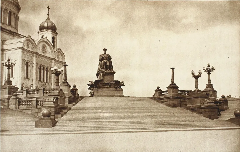 Памятник императору Александру III в Москве. 1912 год. Скульпторы - А. М. Опекушин и А. Л. Обер, архитектор -  А. Н. Померанцев. 