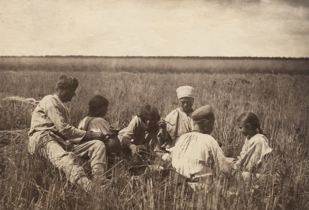 Крестьянский обед. Симбирская губерния. Фото В. А. Каррика. 1871.