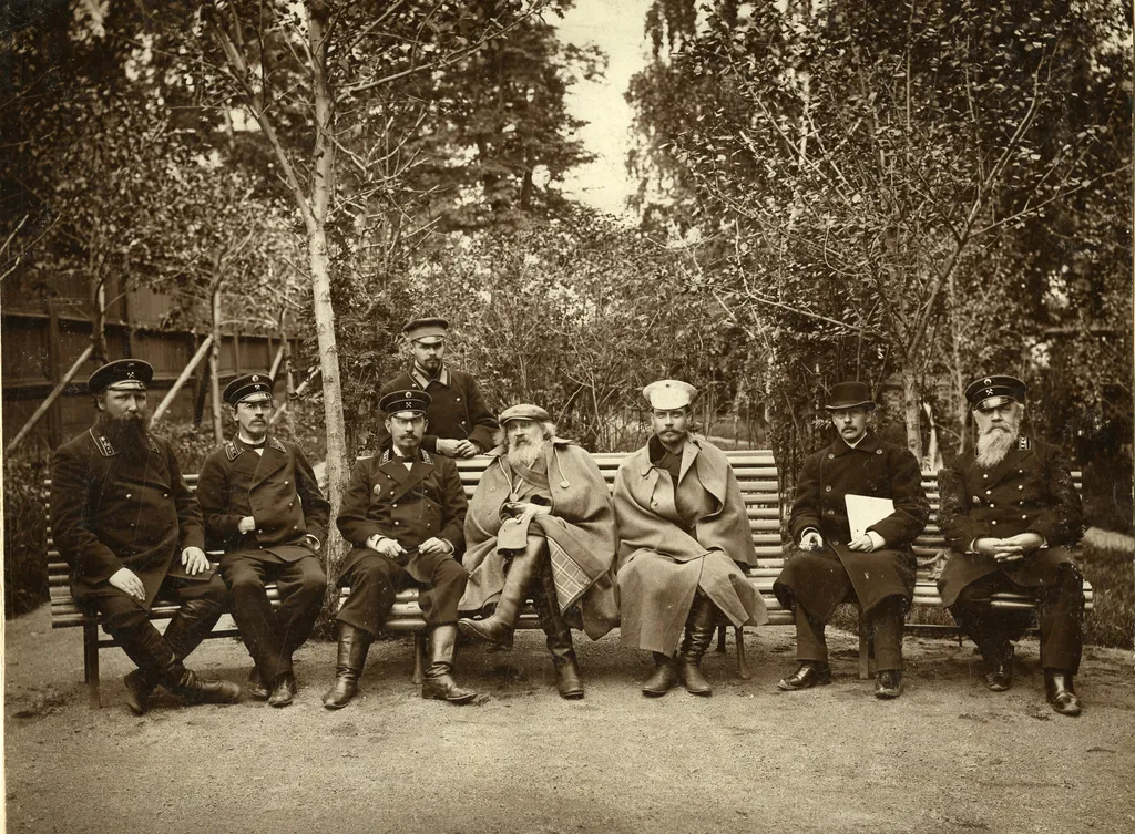 Д. И. Менделеев и П. А. Земятченский в составе Уральской экспедиции на Кушвинском металлургическом заводе (24 июня 1899 г.).