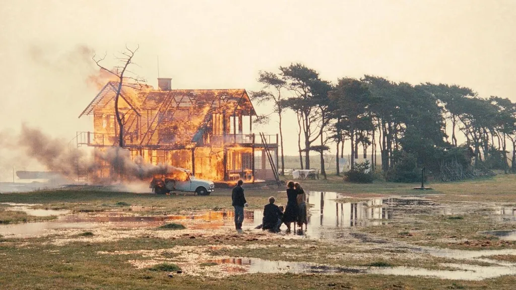 Кадр из кинофильма А. А. Тарковского "Жертвоприношение" (1986).