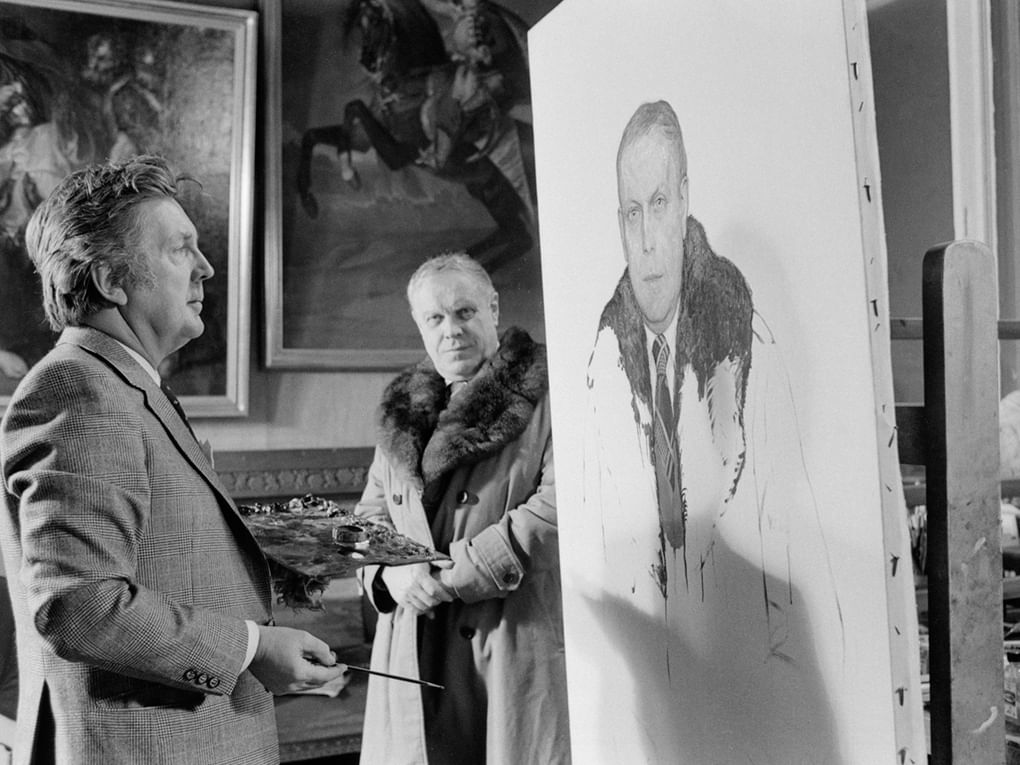 Илья Сергеевич Глазунов за работой над портретом Владимира Алексеевича Солоухина. Не позднее 1983 г.