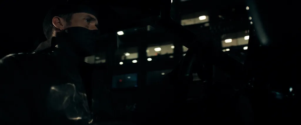 Кадр из кинофильма Н. Рефна "Драйв" (2011).