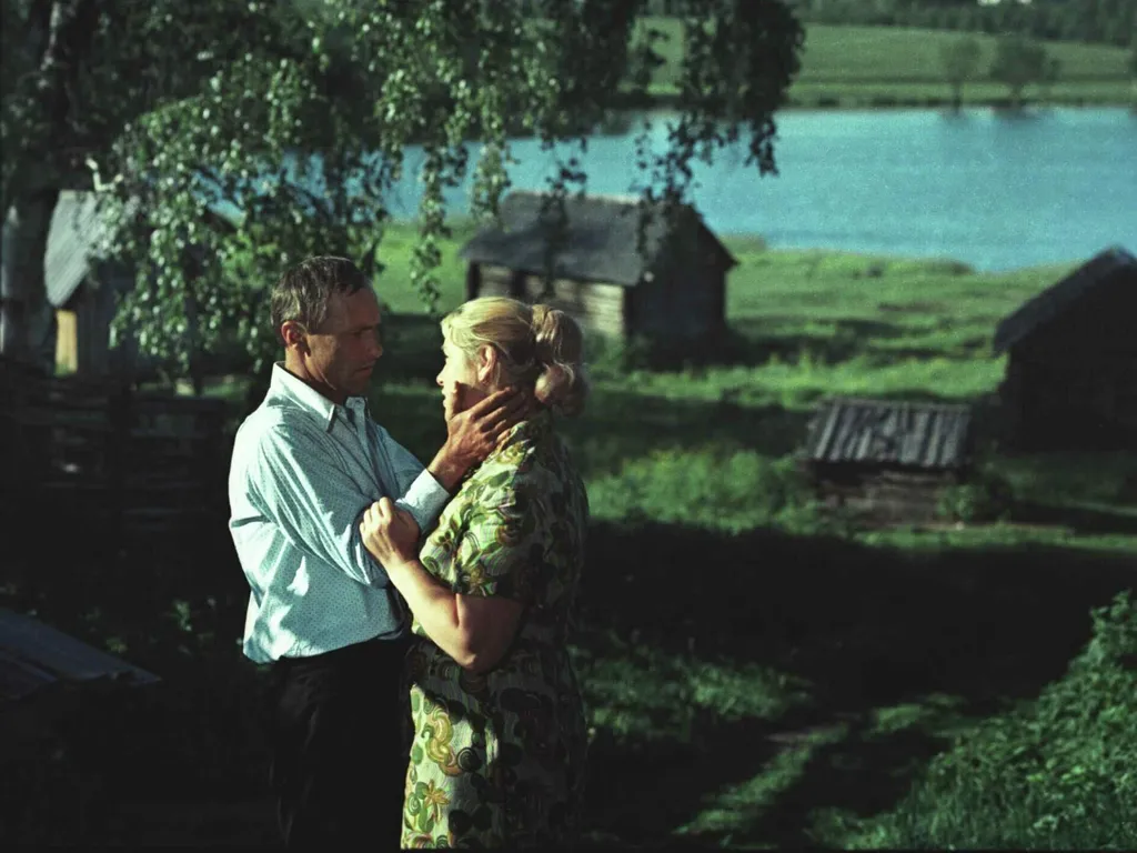 Кадр из кинофильма В. М. Шукшина "Калина красная" (1973).