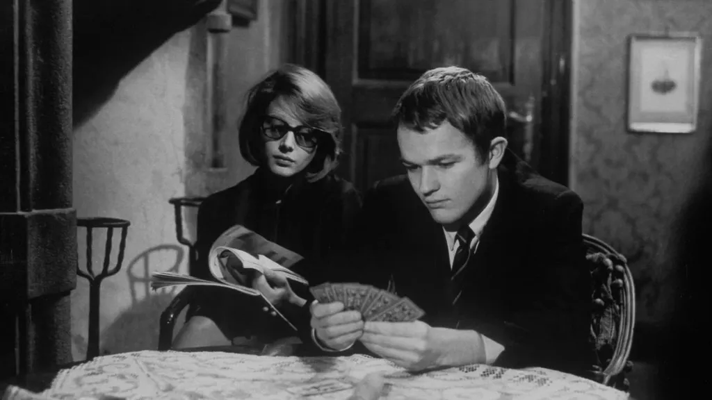 Кадр из кинофильма М. Беллоккьо "Кулаки в кармане" (1965).
