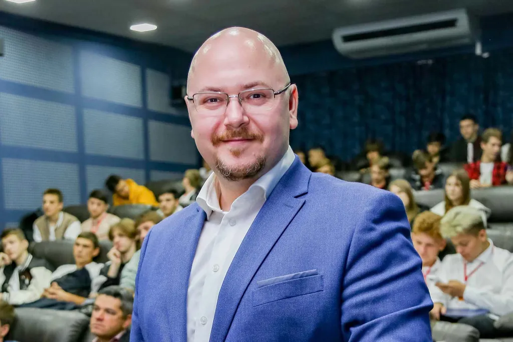 Знакомьтесь, наш новый спикер — Владимир Васьков!