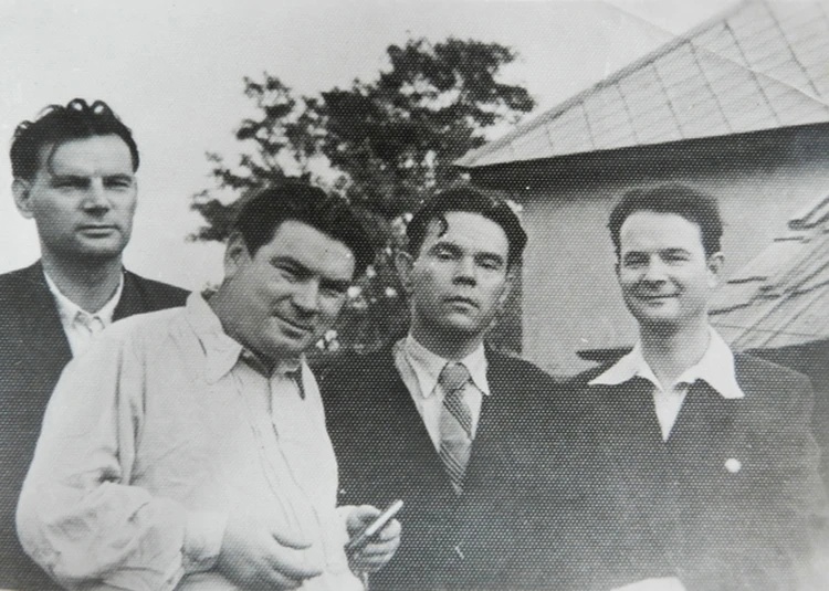 После войны. Провоторова легко узнать даже тут, много лет спустя