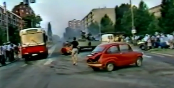 Фича на переднем плане, чуть левее спиной - Бранко, а дальше виден танк...