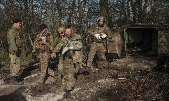 Украинские солдаты, раненые под Бахмутом