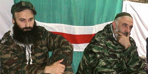 Басаев и Масхадов. Эти двое терпеть друг друга не могли, но на публике, конечно, блюли политес.