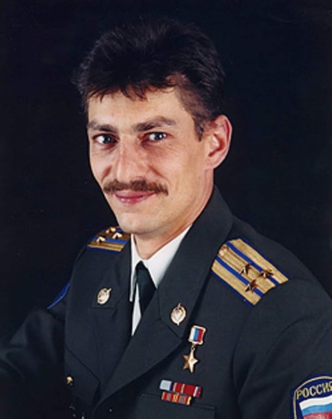 Полковник Шаврин. Одной из первых его известных операций стал штурм «Свечки» нефтегазового института в Грозном в январе 1995 года, последней - штурм «Норд-Оста».