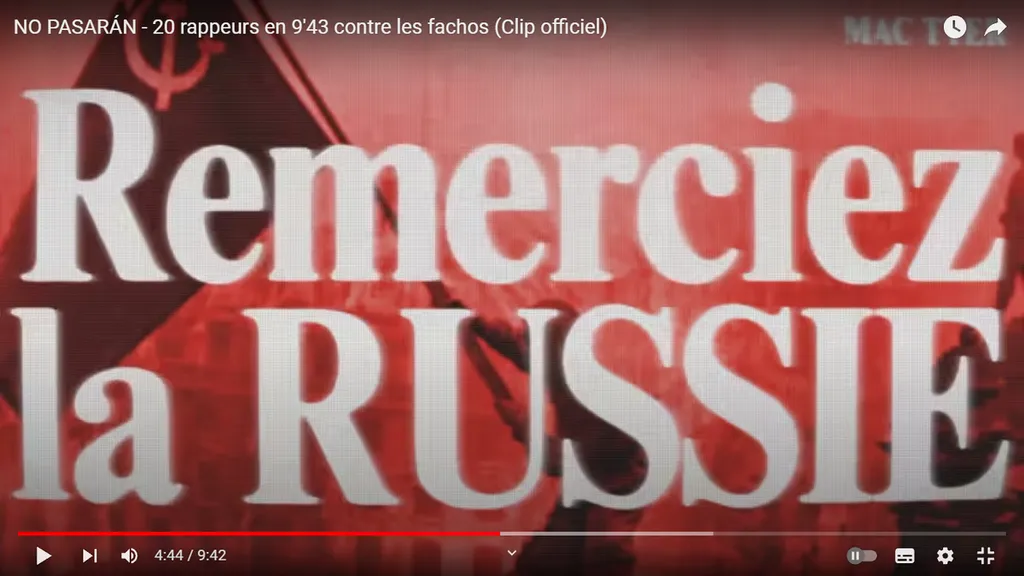 Надпись на скриншоте из клипа: "Спасибо Россия" и кадр с водружением Красного знамени над куполом рейхстага. Источник - канал клипа в YouTube.