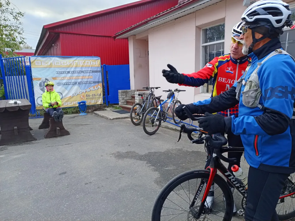 Мария Ивановна продолжает внимательно слушает двух Алексеев :-)